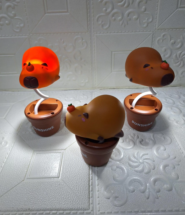 LÁMPARA CAPIBARA ACOSTADO EN MACETA